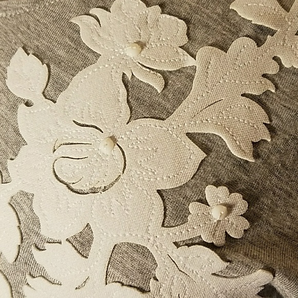 NWOT Vera Wang Tee w/ pretty flower embellishments - Picture 3 of 4